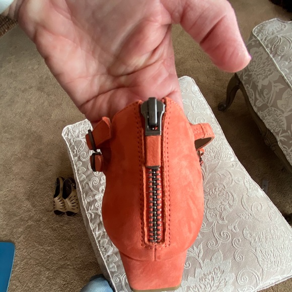 Shoes - Picture 6 of 11